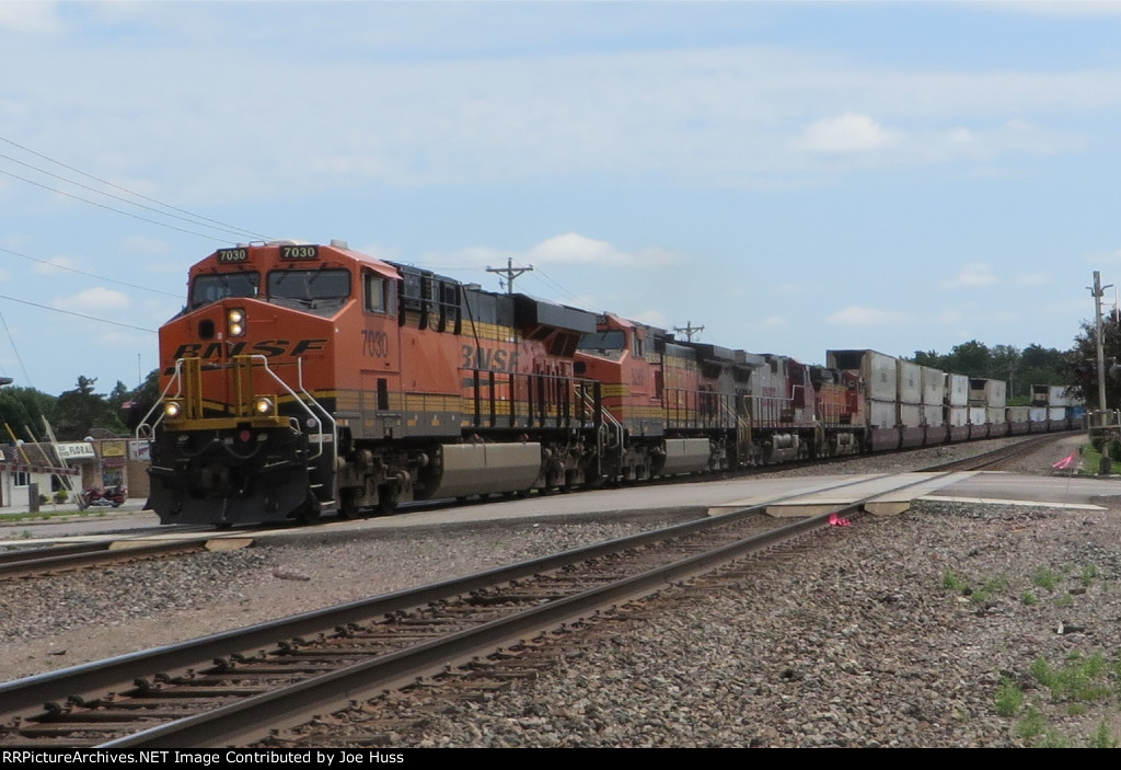 BNSF 7030 West